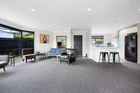 Photo of property in 16 Palm Grove Drive, Western Heights, Hamilton, 3200