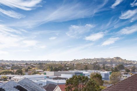 Photo of property in 64 Ernie Pinches Street, Wesley, Auckland, 1041
