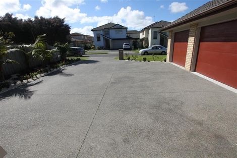 Photo of property in 12 Strundeen Close, Flat Bush, Auckland, 2016