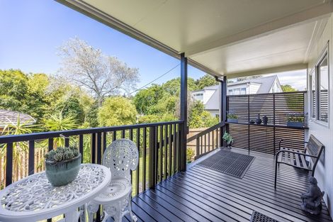 Photo of property in 3/144 Godley Road, Green Bay, Auckland, 0604
