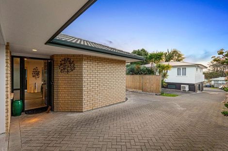 Photo of property in 72a Farquhar Road, Glendene, Auckland, 0602