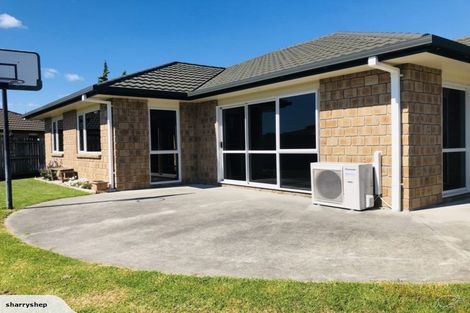 Photo of property in 21 Summerland Crescent, Papamoa Beach, Papamoa, 3118