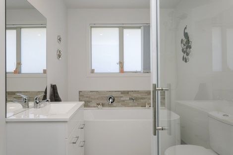 Photo of property in 10 Kara Place, Wharewaka, Taupo, 3330