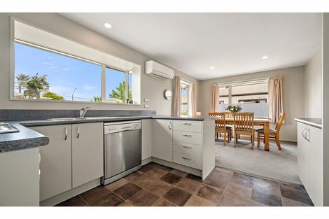 Photo of property in 402a Yaldhurst Road, Russley, Christchurch, 8042