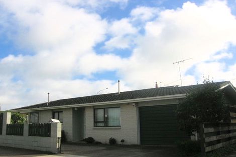 Photo of property in 5 Chelwood Street, Takaro, Palmerston North, 4412