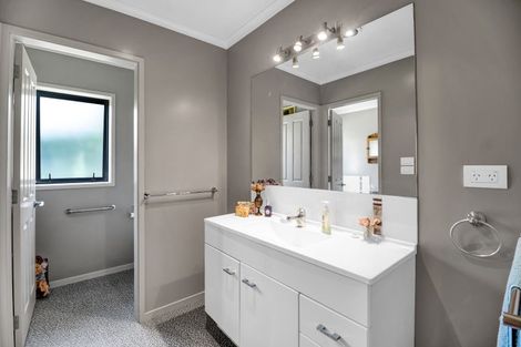 Photo of property in 325a Awai Road, Tarurutangi, New Plymouth, 4372