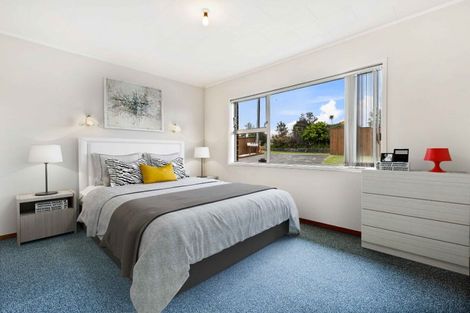 Photo of property in 1/305 Great North Road, Henderson, Auckland, 0612