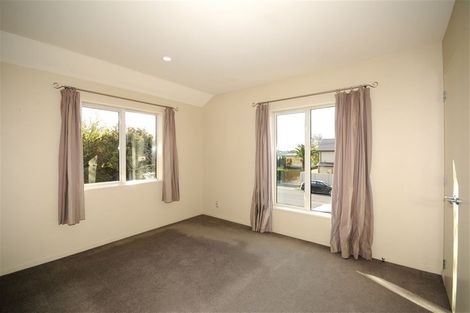 Photo of property in 252 Edgeware Road, Edgeware, Christchurch, 8013