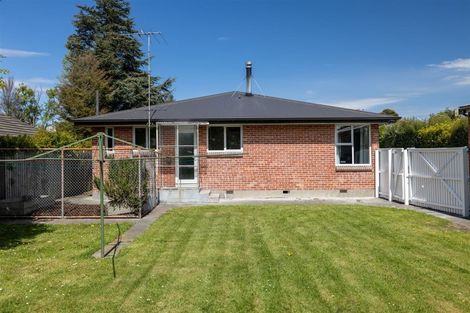 Photo of property in 16 Staveley Street, Avonhead, Christchurch, 8042