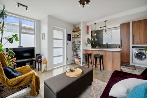 Photo of property in 11/76 Freyberg Street, Lyall Bay, Wellington, 6022