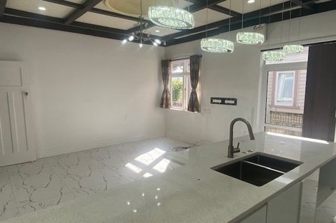 Photo of property in 118a Hutchinson Avenue, New Lynn, Auckland, 0600