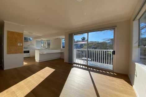 Photo of property in 92 Ravenwood Drive, Forrest Hill, Auckland, 0620