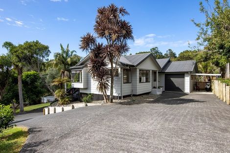 Photo of property in 3b Laingrange Place, Laingholm, Auckland, 0604