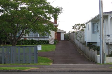 Photo of property in 420 Old Te Atatu Road, Te Atatu Peninsula, Auckland, 0610