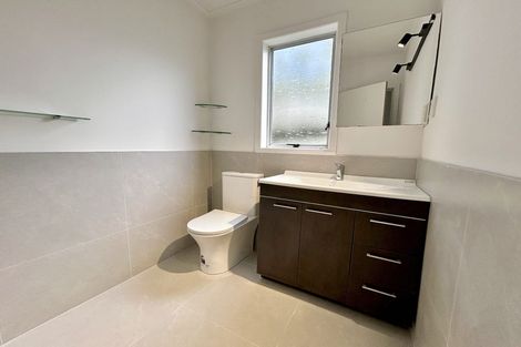 Photo of property in 2/5 Gazelle Avenue, Beach Haven, Auckland, 0626