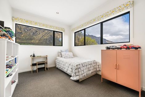 Photo of property in 37 Pendeen Crescent, Jacks Point, Queenstown, 9371