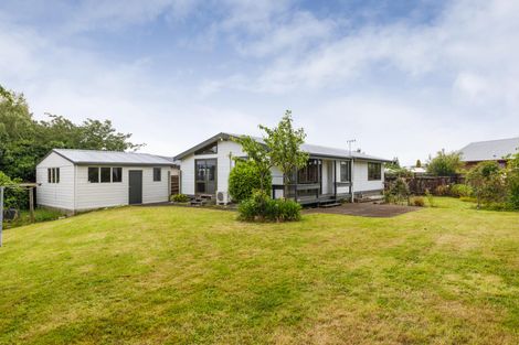 Photo of property in 12 Suzanne Grove, Kelvin Grove, Palmerston North, 4414