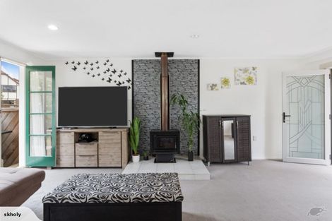 Photo of property in 2/55 Sylvia Road, Hillcrest, Auckland, 0627