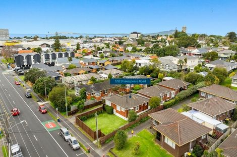 Photo of property in 1/18 Shakespeare Road, Milford, Auckland, 0620