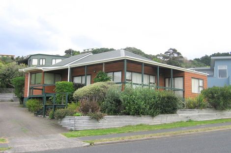 Photo of property in 102 Oratia Place, Onemana, Whangamata, 3691