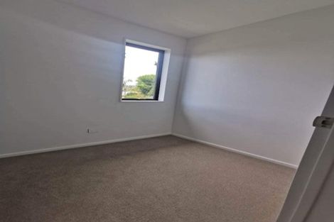 Photo of property in 22 Eileen Newey Place, Henderson, Auckland, 0612