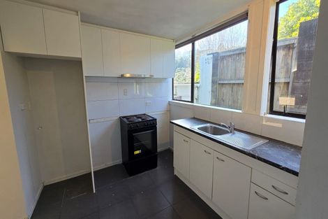 Photo of property in 1 Lauderdale Road, Birkdale, Auckland, 0626