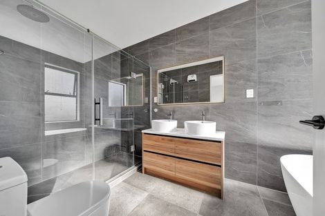 Photo of property in 28 Roxborough Place, East Tamaki Heights, Auckland, 2016