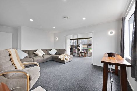 Photo of property in 6 Hamblyn Place, Ranui, Auckland, 0612