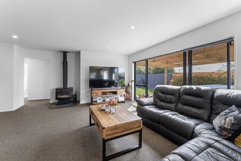 Photo of property in 28 Hawkins Place, Rangiora, 7400