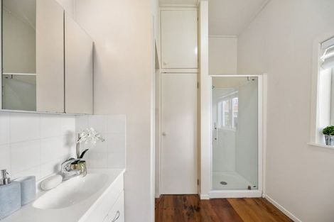 Photo of property in 1/28 Ngataringa Road, Devonport, Auckland, 0624