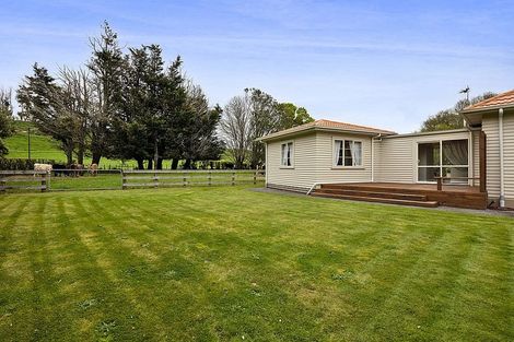 Photo of property in 5171b Mountain Road, Eltham, 4398