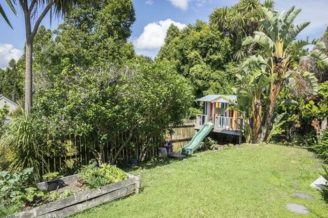 Photo of property in 28 Barlow Place, Chatswood, Auckland, 0626