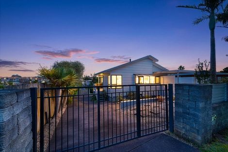 Photo of property in 12 Bay Vista Drive, Red Beach, 0932