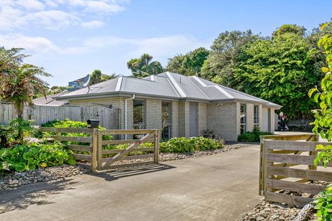 Photo of property in 15a Frederick Place, Whalers Gate, New Plymouth, 4310