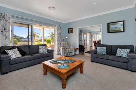 Photo of property in 2 Cayman Court, One Tree Point, 0118