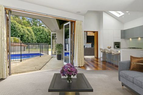 Photo of property in 5 Cameron Drive, Acacia Bay, Taupo, 3385