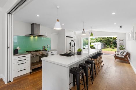 Photo of property in 5 Manor Place, Point Chevalier, Auckland, 1022