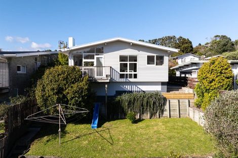 Photo of property in 15 Silverbirch Grove, Churton Park, Wellington, 6037