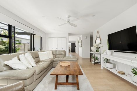 Photo of property in 18 Hugo Way, Papamoa Beach, Papamoa, 3118