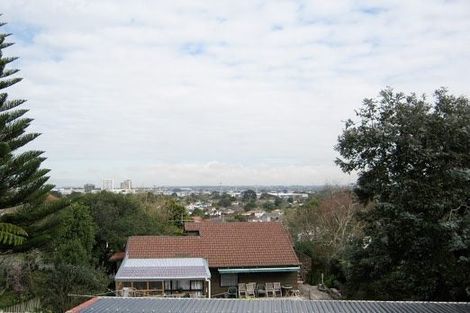 Photo of property in 28 Hollyford Drive, Clover Park, Auckland, 2105