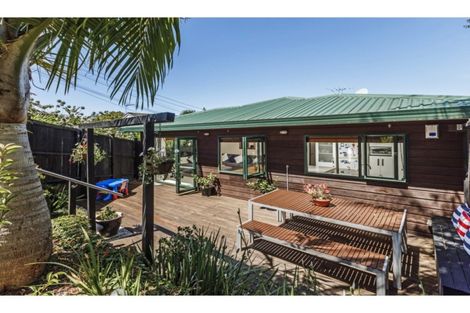 Photo of property in 1/50 Nigel Road, Browns Bay, Auckland, 0630