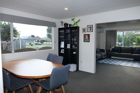 Photo of property in 17a Andrew Street, Waikanae, 5036