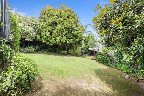 Photo of property in 72 Verbena Road, Birkdale, Auckland, 0626