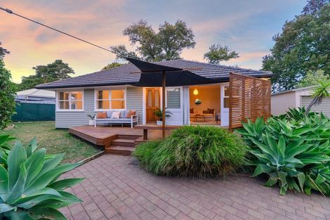 Photo of property in 42 Hereford Street, Te Atatu Peninsula, Auckland, 0610