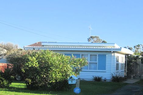 Photo of property in 8 Vaucluse Avenue, Paraparaumu Beach, Paraparaumu, 5032