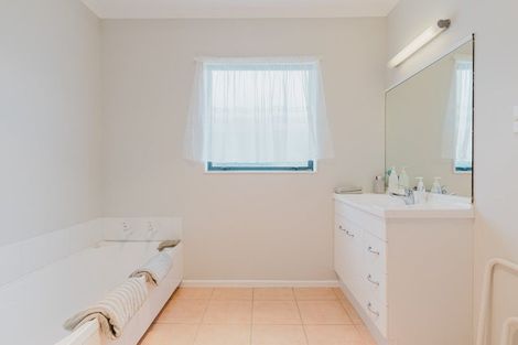 Photo of property in 28 Royal Oak Drive, Kelvin Grove, Palmerston North, 4414