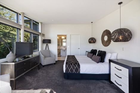 Photo of property in 6 Whitbourn Place, Fernhill, Queenstown, 9300