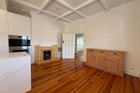 Photo of property in 6 Belle Vue Avenue, Northcote Point, Auckland, 0627