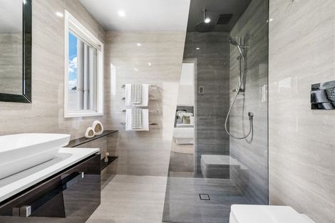 Photo of property in 35a Seaview Avenue, Northcote, Auckland, 0627