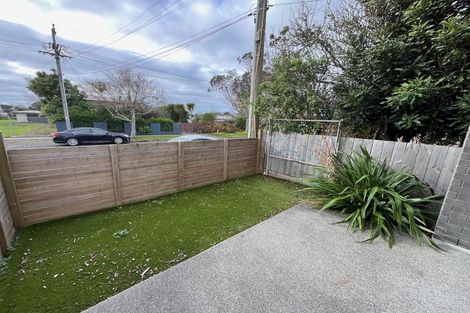 Photo of property in 28a Yeovil Road, Te Atatu Peninsula, Auckland, 0610